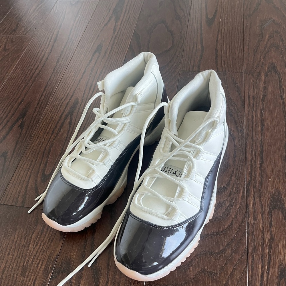 Air Jordan 11 "Neapolitan" sneakers